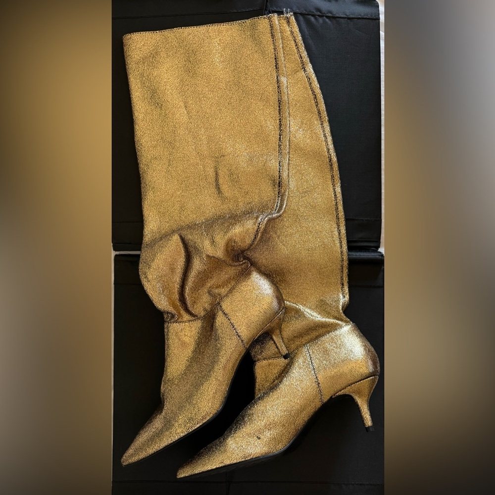 NEVER WORN!!
Zara Gold Metallic Tall Stretch Leg Kitten Heel Boots